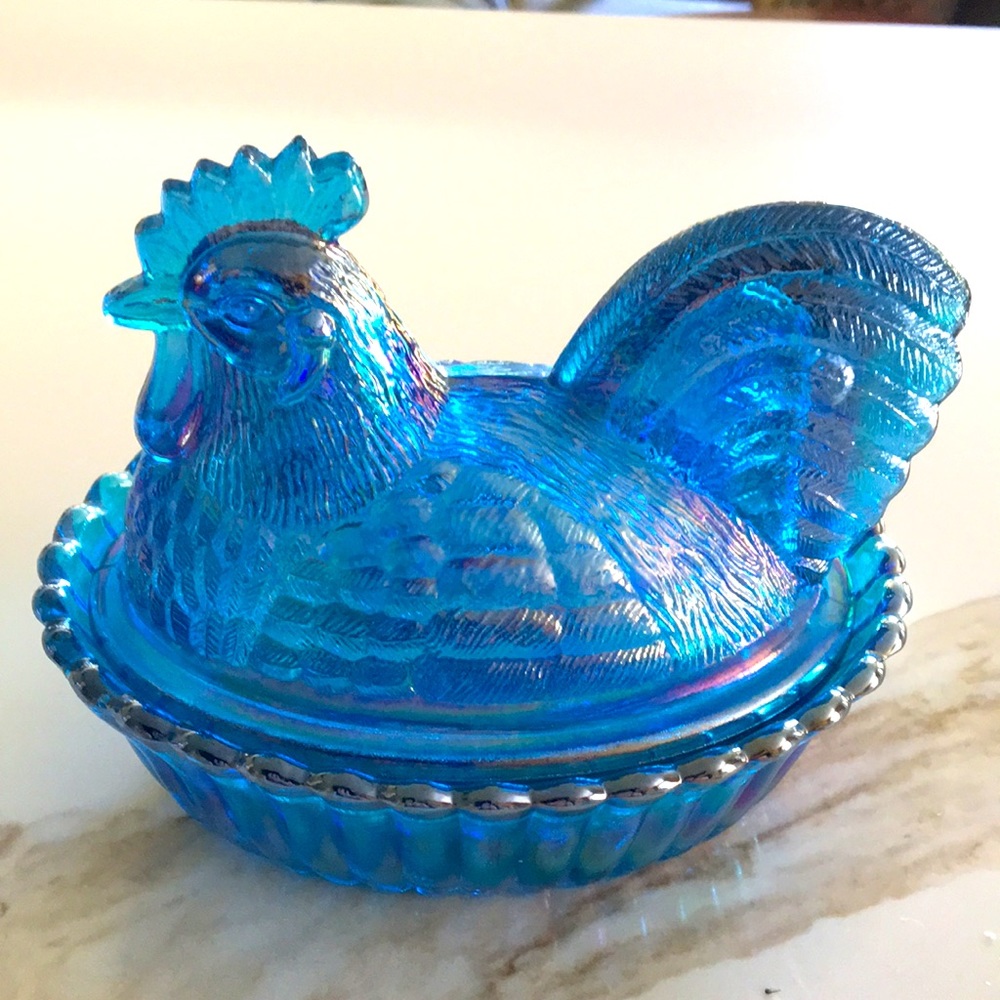 Chicken on nest Retro dish.